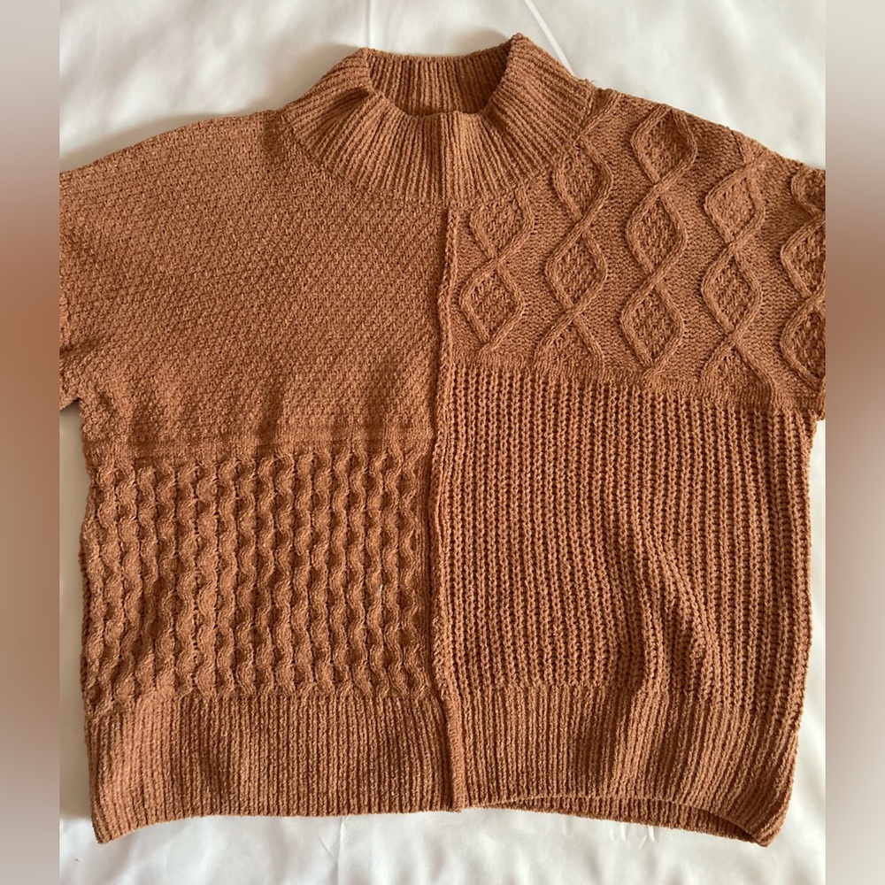 Pink Rose Brown
Cropped Mock Neck Sweater Size Medium - Picture 7 of 9